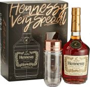 Коньяк "Hennessy" V.S, gift box with shaker, 0.7 л Коньяк "Hennessy" V.S, gift box with shaker, 0.7 л