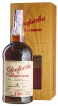 Виски Glenfarclas Family Cask 1968 S16 #5243, wooden box 1968 - 0,7 л Виски Glenfarclas Family Cask 1968 S16 #5243, wooden box 1968 - 0,7 л