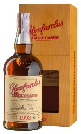 Виски Glenfarclas Family Cask 1992 W18 #5984, wooden box 1992 - 0,7 л