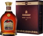 Коньяк Арарат "Наири", в подарочной коробке, 0.5 л Коньяк Арарат "Наири", в подарочной коробке, 0.5 л