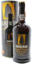 Портвейн Sogrape Vinhos Sandeman Tawny красный сладкий 0.75 л 19.5% в тубусе Портвейн Sogrape Vinhos Sandeman Tawny красный сладкий 0.75 л 19.5% в тубусе
