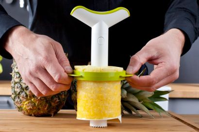 Нож для ананасов Tomorrow's Kitchen Pineapple Slicer & Wedger J-Hook 22 см - Фото 3