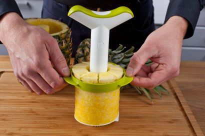 Нож для ананасов Tomorrow's Kitchen Pineapple Slicer & Wedger J-Hook 22 см - Фото 4